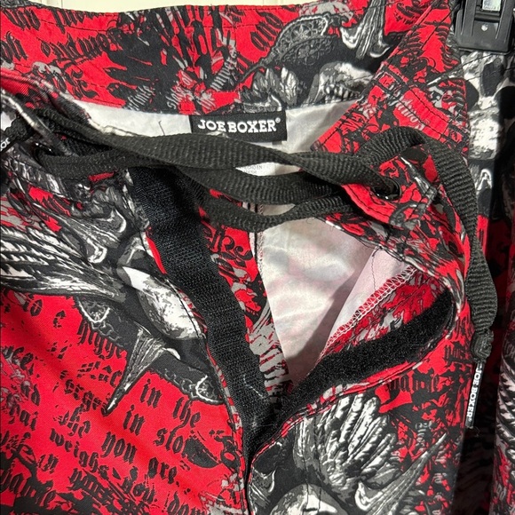🍁Joe Boxer Red and Black Skull Print swim Shorts size 44🍁 - Picture 3 of 7